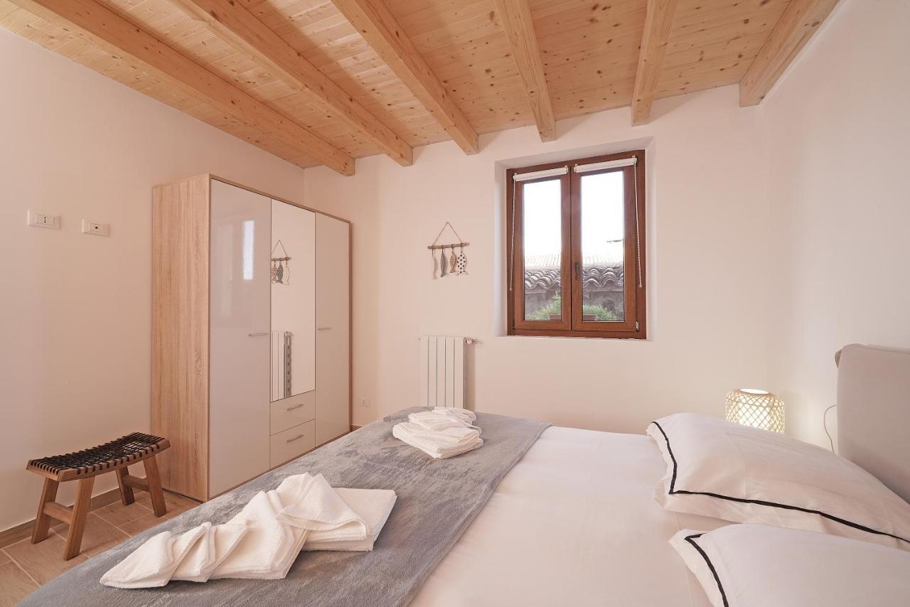 Apartments Villa Bougainville San Felice del Benaco Exterior foto